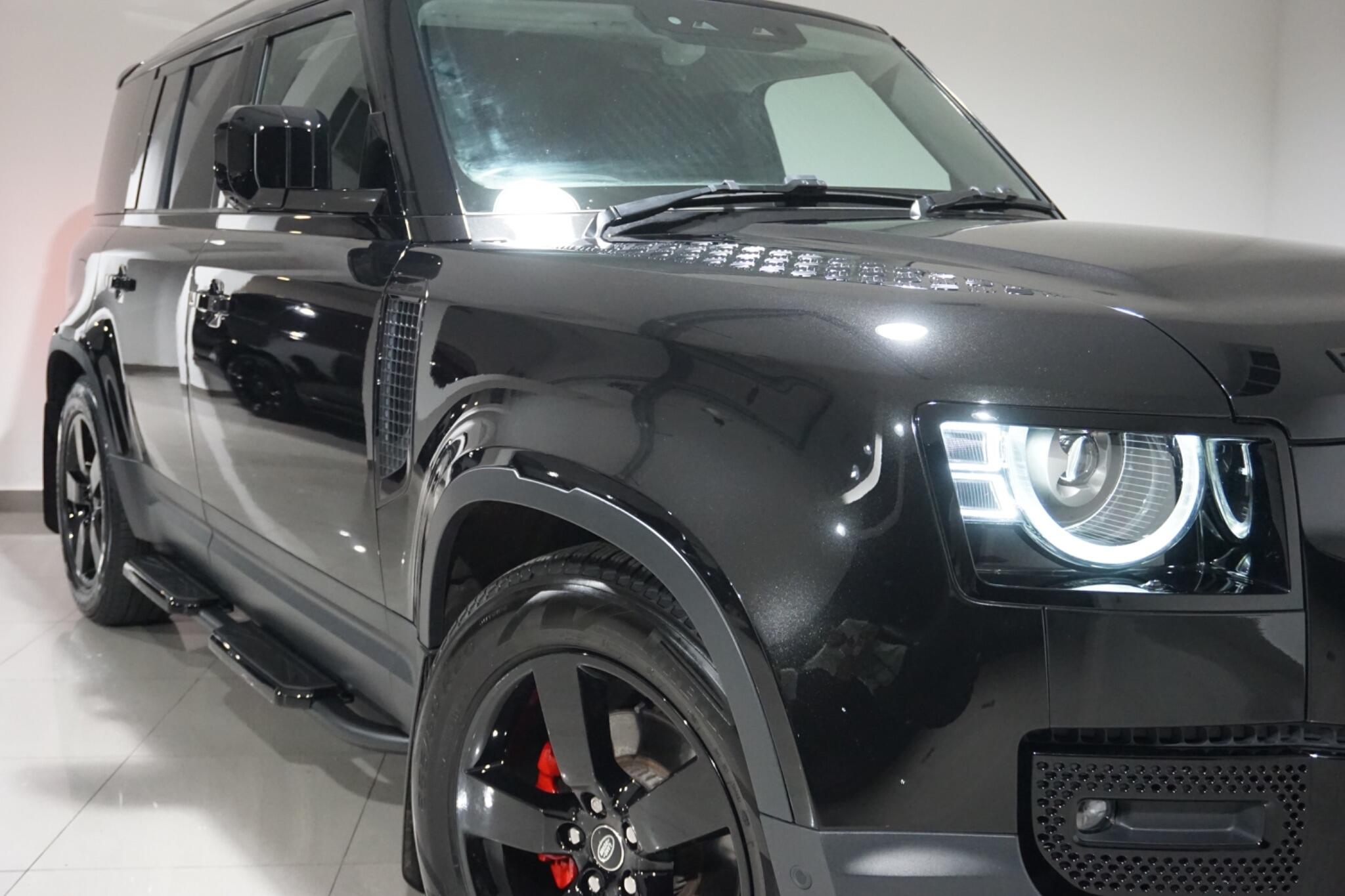 Land Rover Defender 110 3.0 D250 MHEV HSE Hard Top SUV Auto 4WD MWB Euro 6 (s/s) 5dr